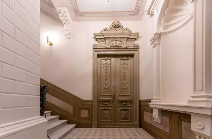 Foksal - klatka schodowa