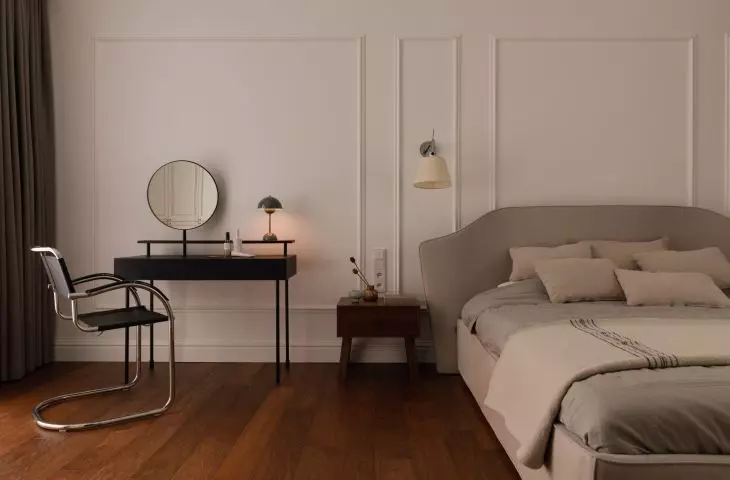 Owners' bedroom on the first floor of the house 