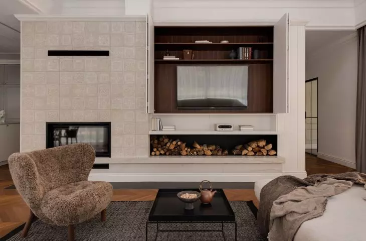 The focal point of the living room is the fireplace surround, which has been clad in ornamental tile 
