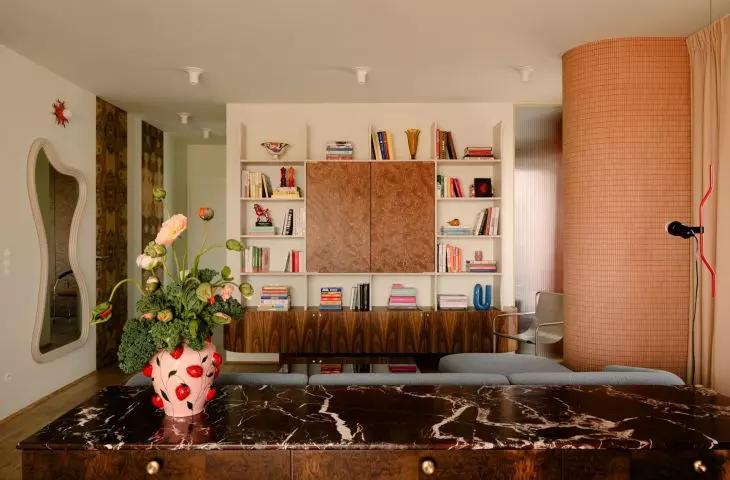 The custom-made bookcase not only accommodated Rozkoszny's extensive collection of culinary books, but also cleverly hid a TV set