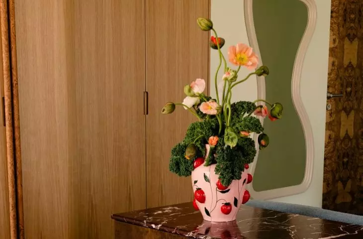 The leg of the cabinet was made of pink stained oak veneer