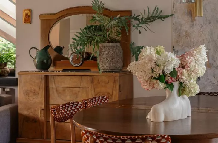 The whole interior is consistent thanks to the neutral color palette
