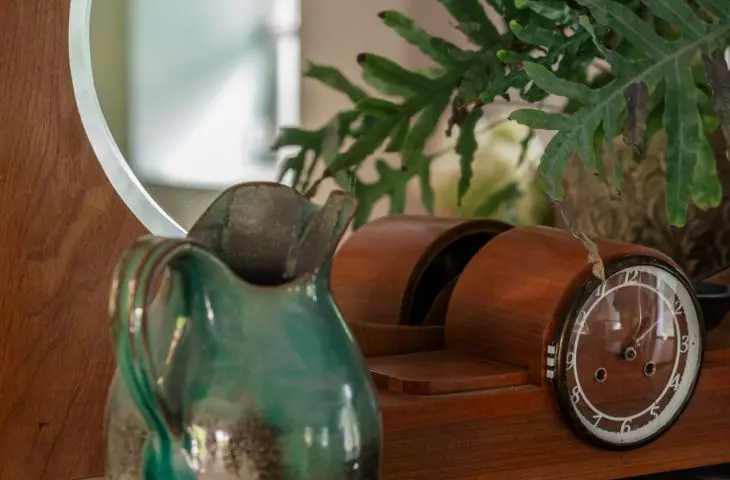 Plants, natural materials and carefully selected accessories make the space warm, functional and full of character