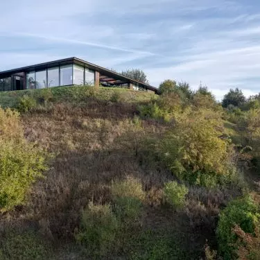 The house blends into the Vistula escarpment - the building was designed with respect for the natural topography of the area