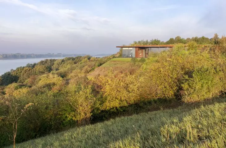 House blended into Vistula escarpment