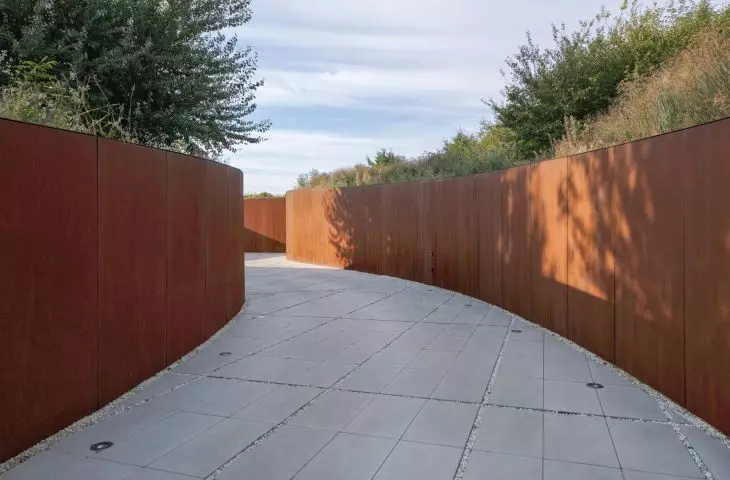 House blended into Vistula escarpment