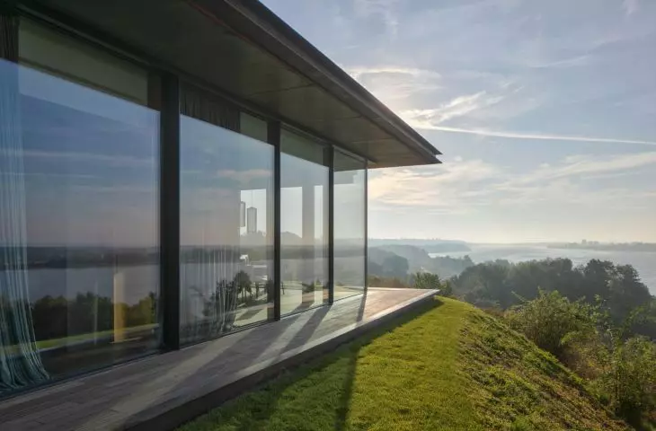 House blended into Vistula escarpment