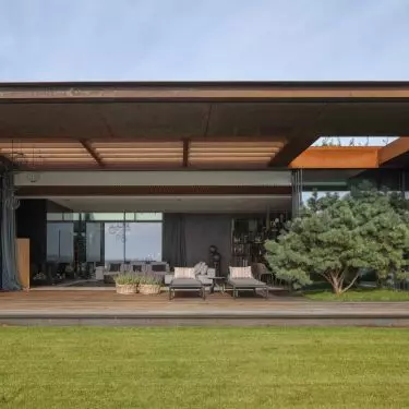 House blended into Vistula escarpment