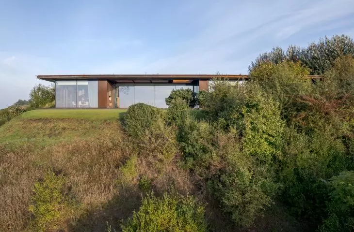House blended into Vistula escarpment