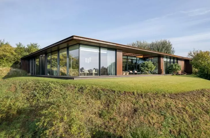 House blended into Vistula escarpment