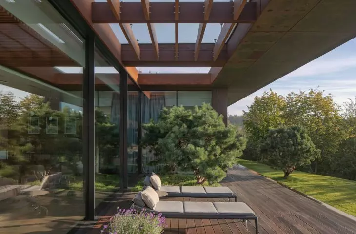 House blended into Vistula escarpment