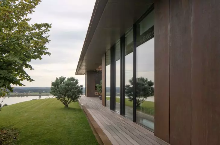 House blended into Vistula escarpment