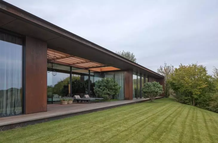 House blended into Vistula escarpment