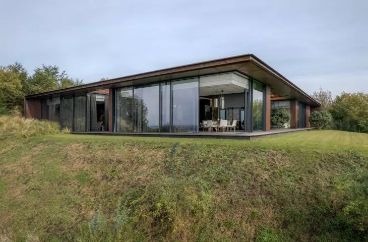 House blended into Vistula escarpment