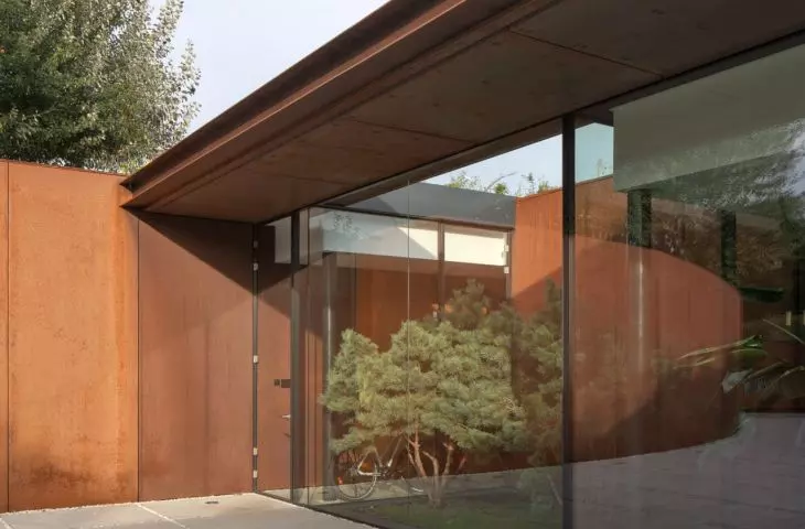 House blended into Vistula escarpment
