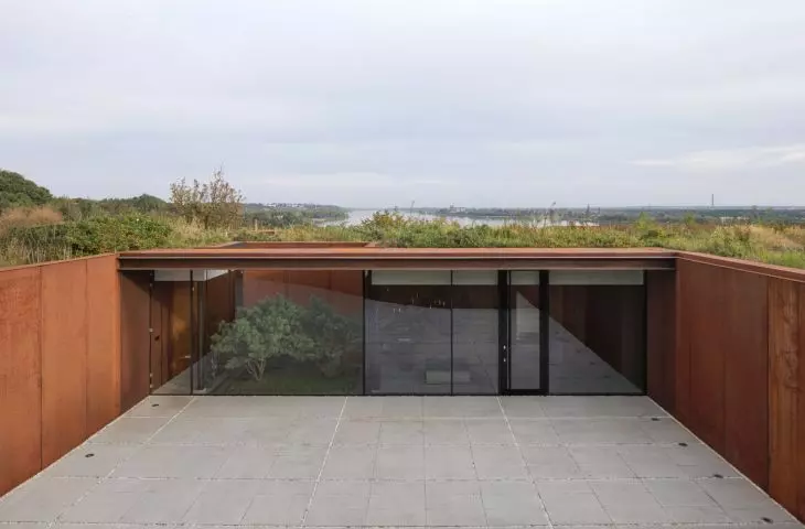 House blended into Vistula escarpment