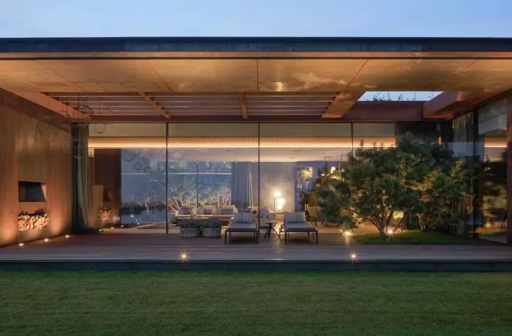 House blended into Vistula escarpment