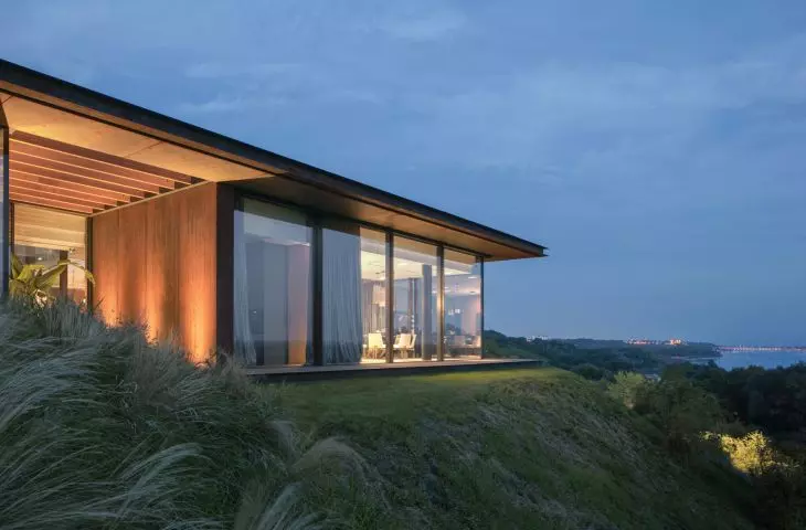 House blended into Vistula escarpment