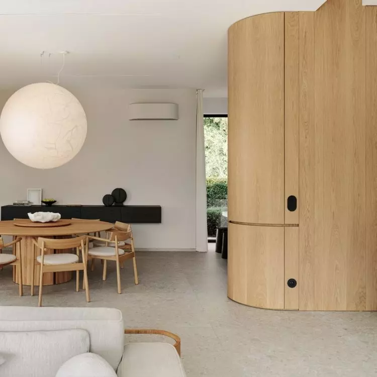 The authors of the project opted for subtle minimalism and a bright color palette