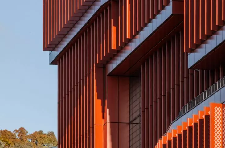 Budynek badań medycznych i zdrowotnych powstał w samym sercu kampusu Flinders University w Bedford Park, na południu australijskiej Adelajdy