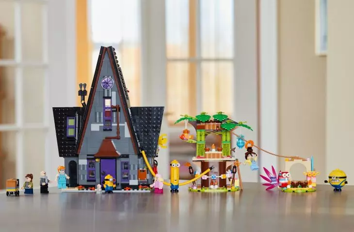 With the LEGO Builder app, you can rotate the 3D model