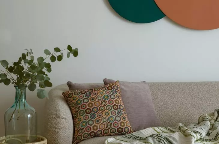 The living room serves several functions at once - it is a place for relaxation, a dining room, a kitchen, as well as a work space 