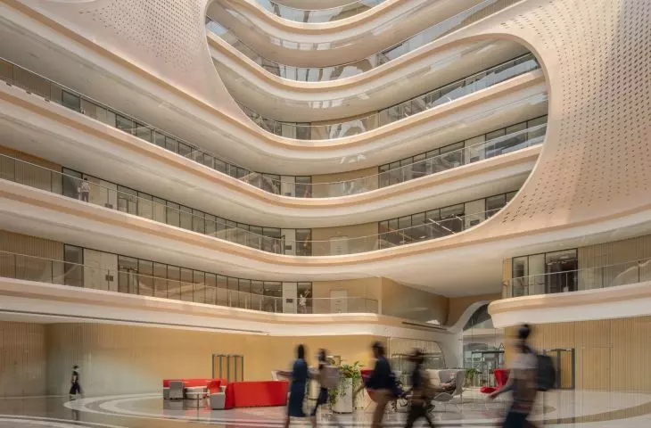 Infinitus Plaza in Guangzhou - the interior of the building 