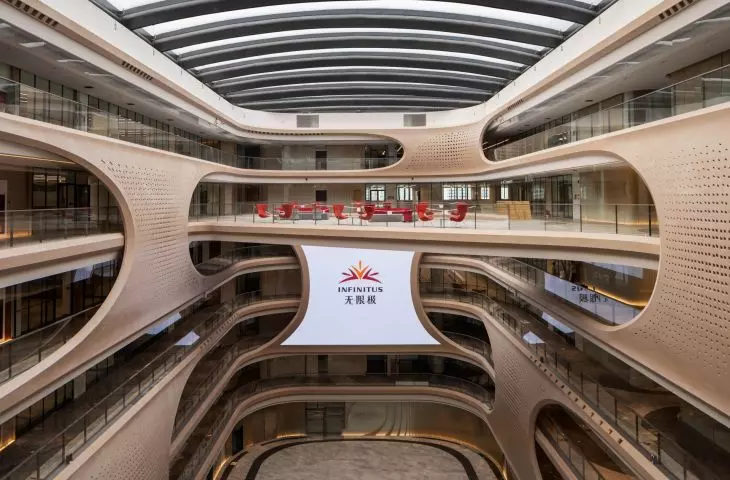Infinitus Plaza w Kantonie – wnętrze budynku 