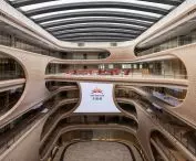 Infinitus Plaza in Guangzhou - the interior of the building 