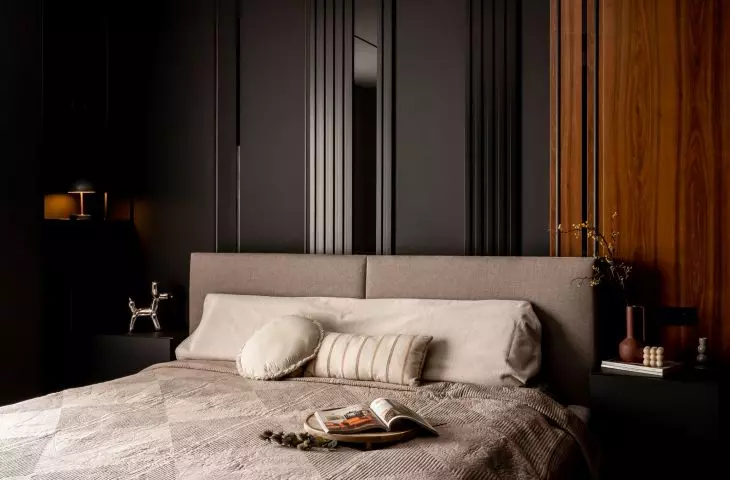 Black apartment by the Royal Baths