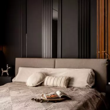 Black apartment by the Royal Baths
