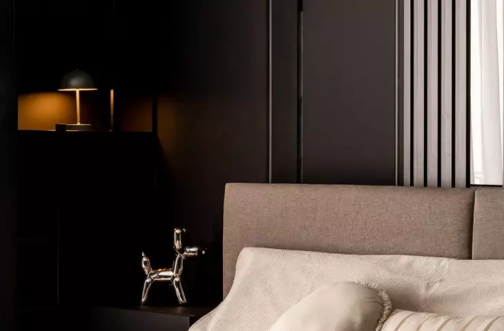 Black apartment by the Royal Baths