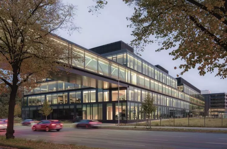 Continental AG headquarters in Hanover - the complex is made up of several free-standing buildings, connected by a well thought-out transport infrastructure
