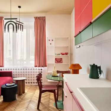 All household appliances have been cleverly hidden behind the fronts