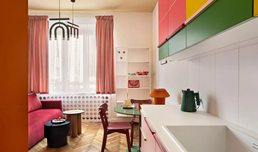 All household appliances have been cleverly hidden behind the fronts