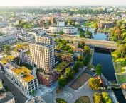 wyzwaniem, przed którym stanęli architekci, było stworzenie nowego fragmentu miasta na poprzemysłowej działce w jego centrum