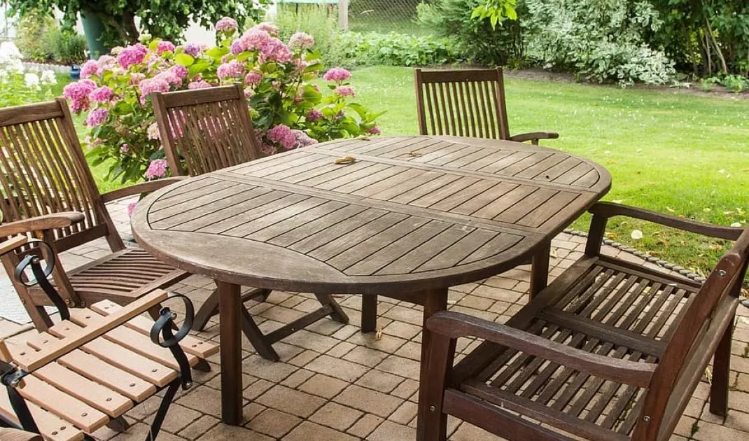 Storing wooden garden furniture in the right conditions is key to its durability
