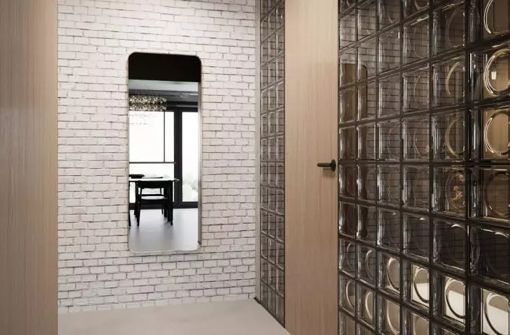 The interior has been enriched with foxholes, which give the space a unique character and subtly model the light