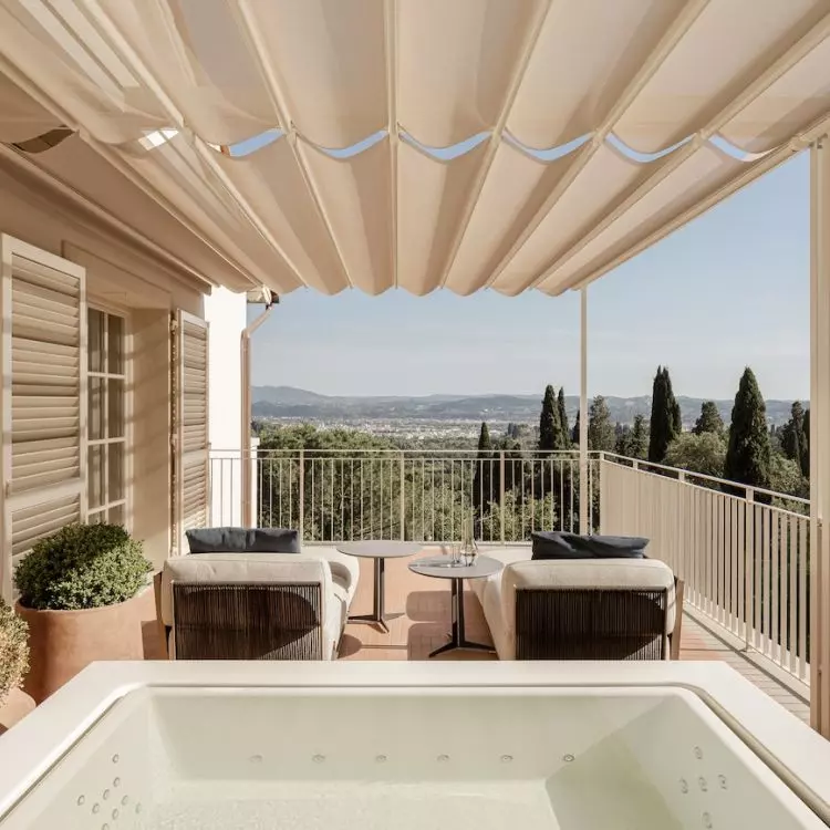 The bedrooms have been equipped with terraces with private jacuzzis