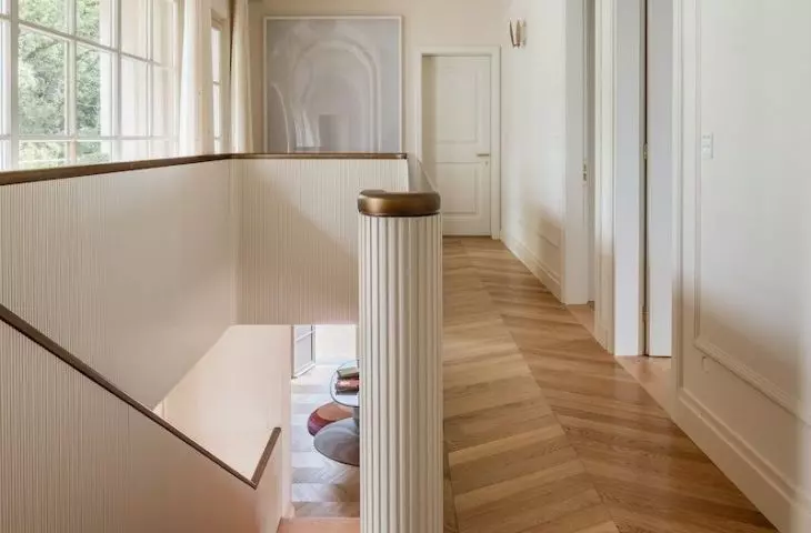 The villa was decorated according to the white cube concept