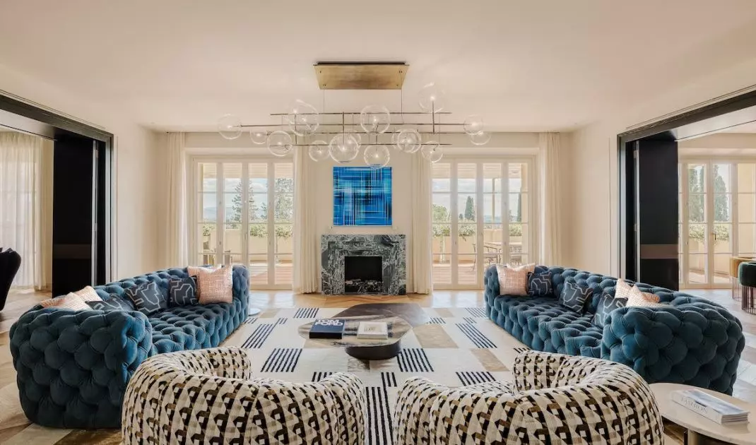 Sofas in a saturated, refined shade of blue provide a distinctive accent