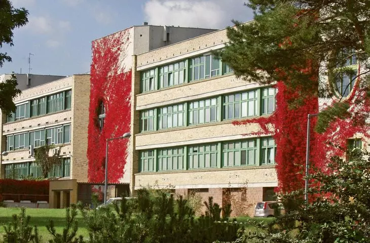 Adam Mickiewicz University in Poznań, Faculty of Physics - eastern elevation and main entrance, realization: 1990