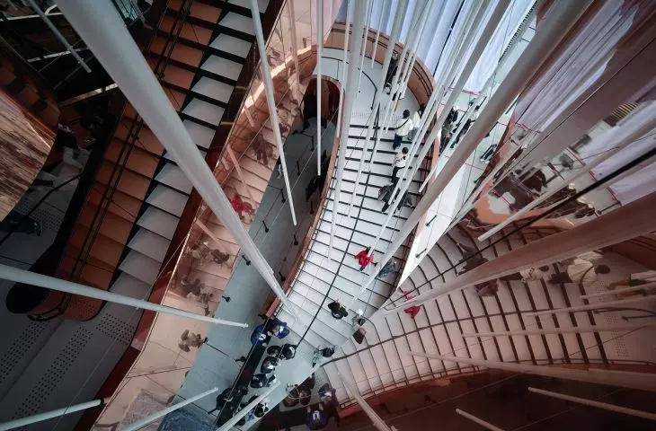 Pawilon Francji na Expo 2025 w Osace – widok wnętrza
