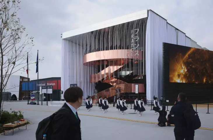 Pawilon Francji na Expo 2025 w Osace – widok na fasadę 