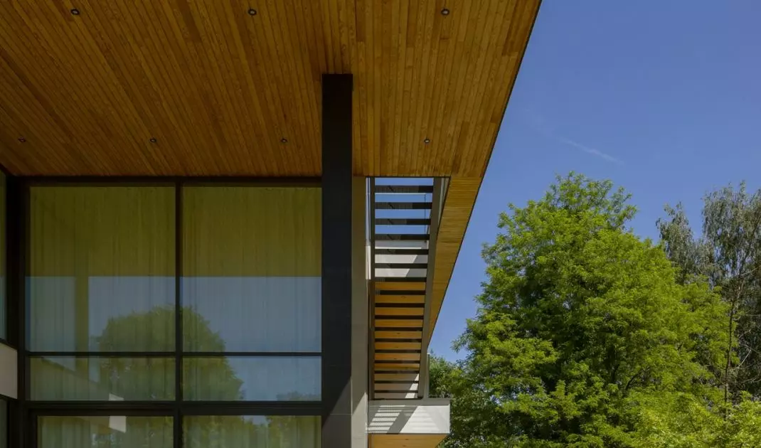 Terraces, spacious interiors, glazing and thoughtful arrangement of the various zones in the house create a place ideal for living in luxury, but also close to nature