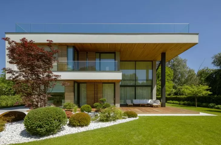 Villa of Exterio project has been located on a picturesque plot in Warsaw's Wilanów district