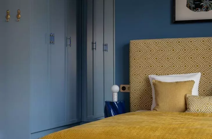 The blue build-up provides storage space
