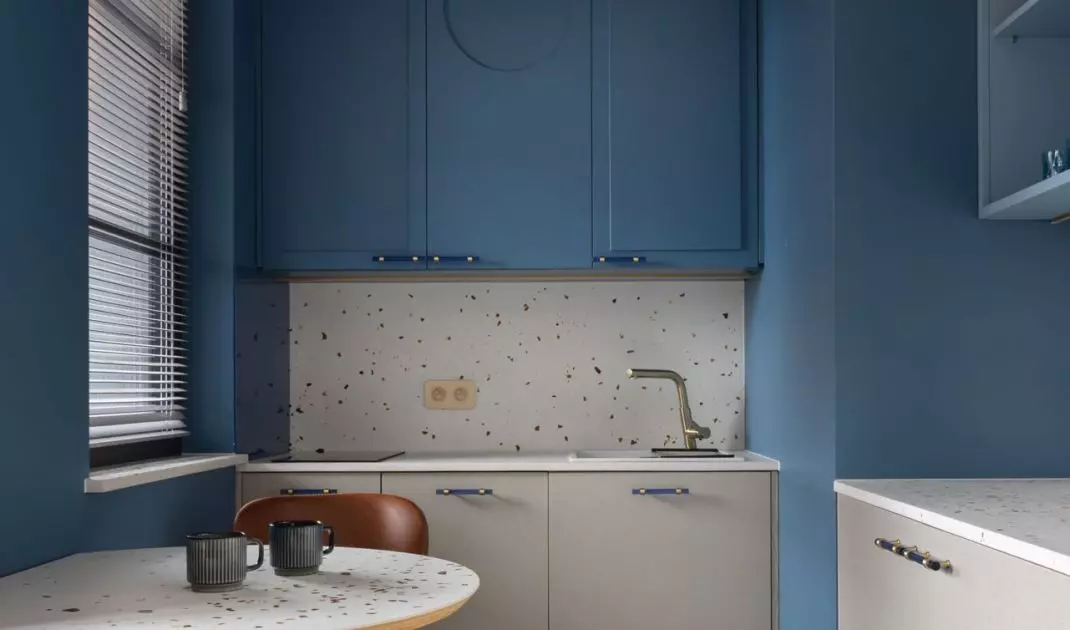 The kitchenette was arranged in a corner