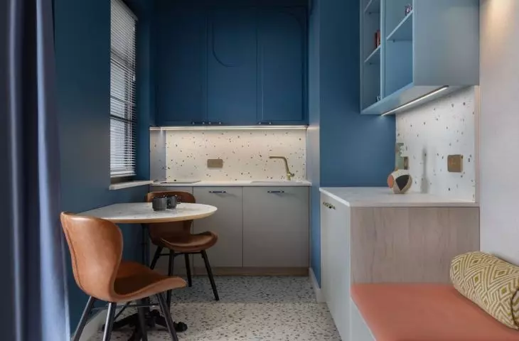 The upper part of the kitchen development is navy blue, and the lower part is a shade of greige