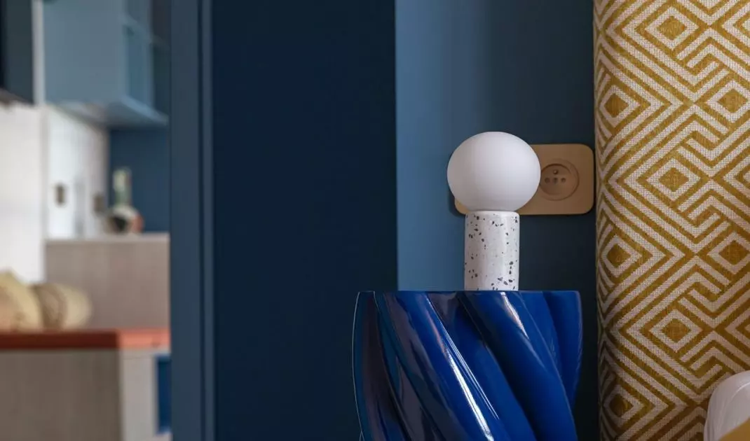 Next to the bed you will find a bedside table with an interesting spiral form